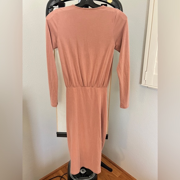 🎀🌷EXPRESS BLUSH PINK RUCHED DRESS🌷🎀 - Picture 3 of 4